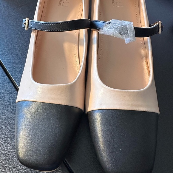 Chic Tan and Black Block Heels - Picture 10 of 10